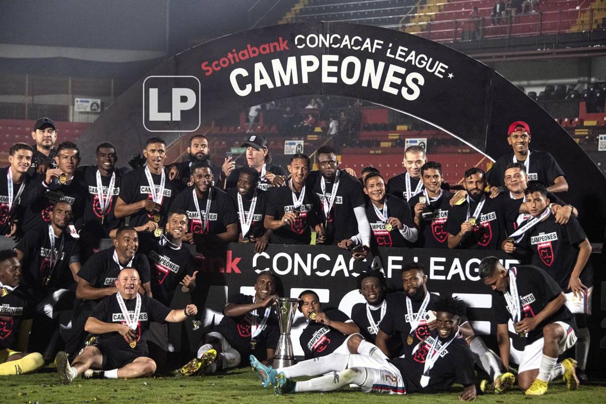Los jugadores del Olimpia posaron para una foto histórica como campeones de la Liga Concacaf.