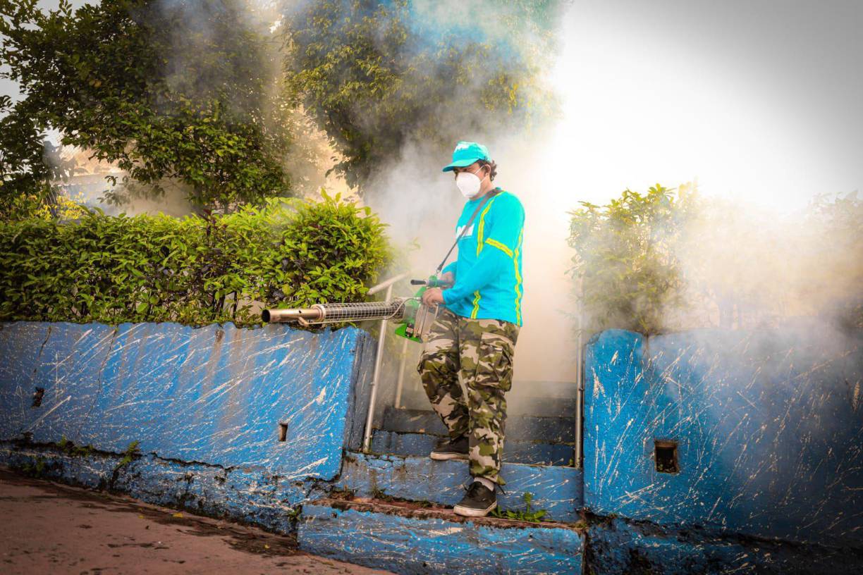 Las imágenes del operativo de fumigación masiva contra el dengue en El Salvador