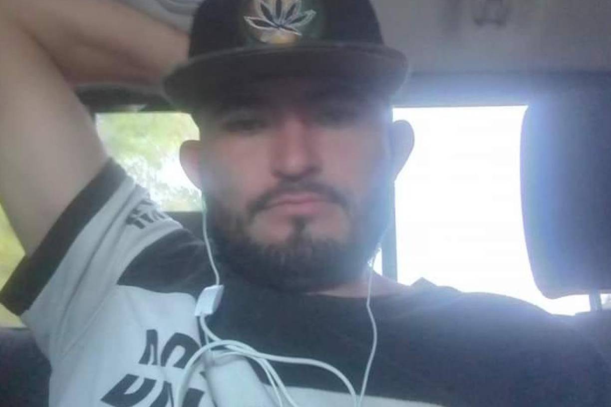 El conductor del segundo vehículo resultó herido y tuvo que ser trasladado a un hospital local.