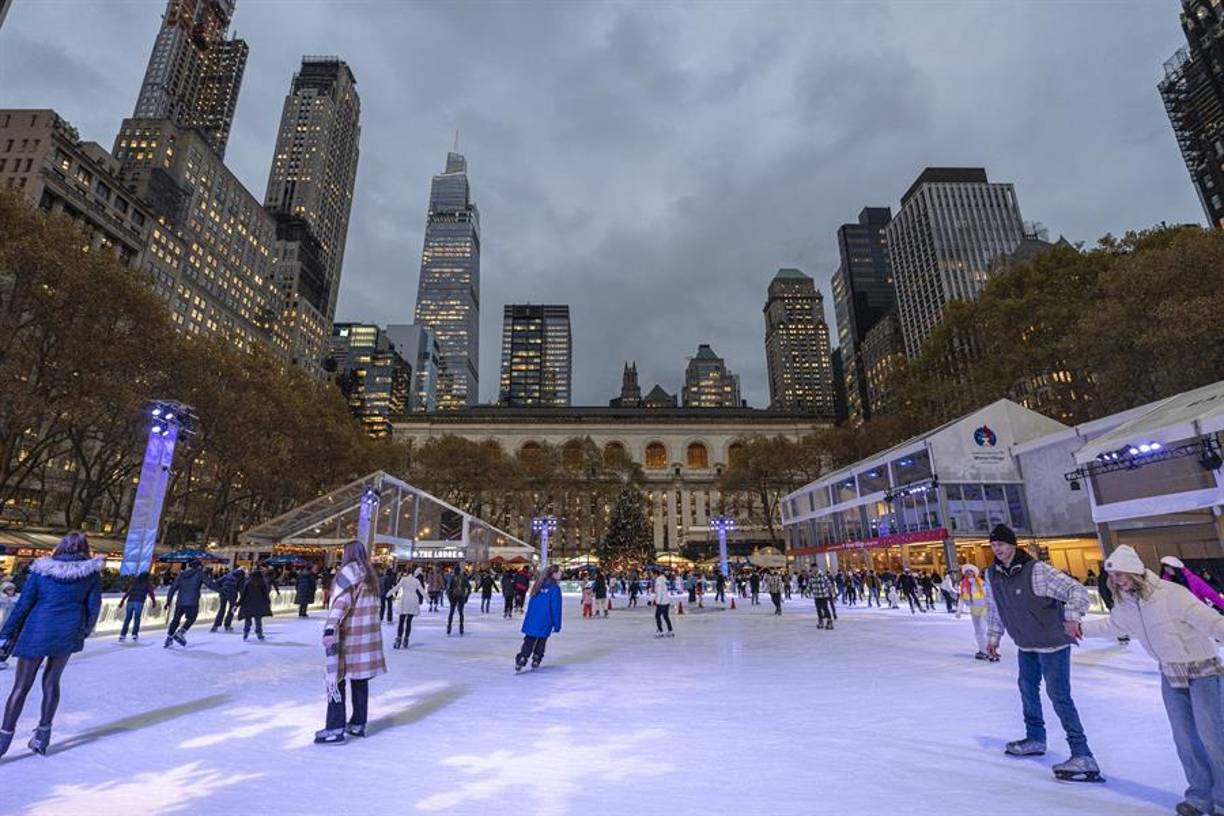 Nueva York dio por inaugurada la temporada navideña tras el tradicional desfile de Acción de Gracias.