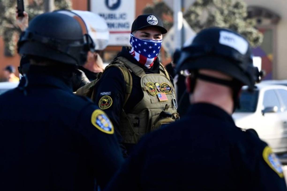 La denominada 'Marcha Patriótica' terminó con varios detenidos luego de que las autoridades declararan el encuentro 'ilegal' tras los actos de violencia.