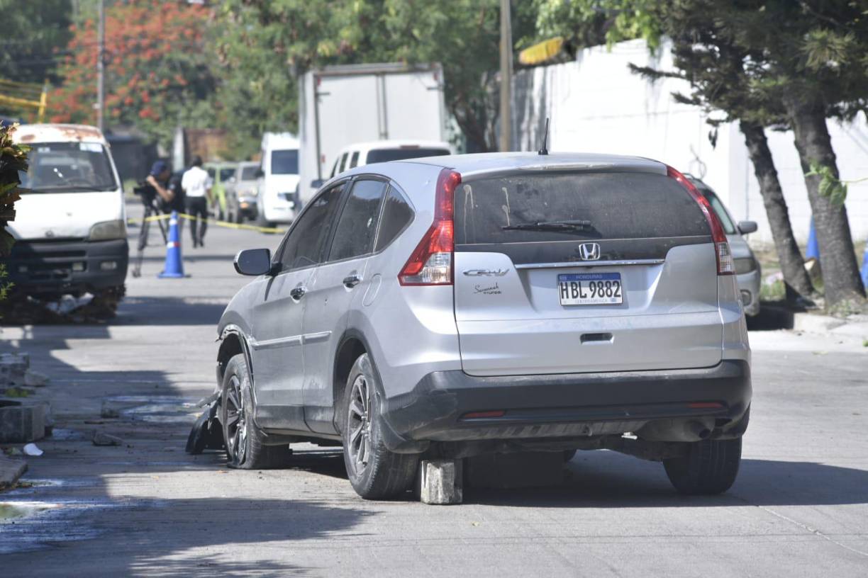 El gerente, un hombre de 33 años, iba en su vehículo hacia su trabajo cuando fue interceptado por criminales. 