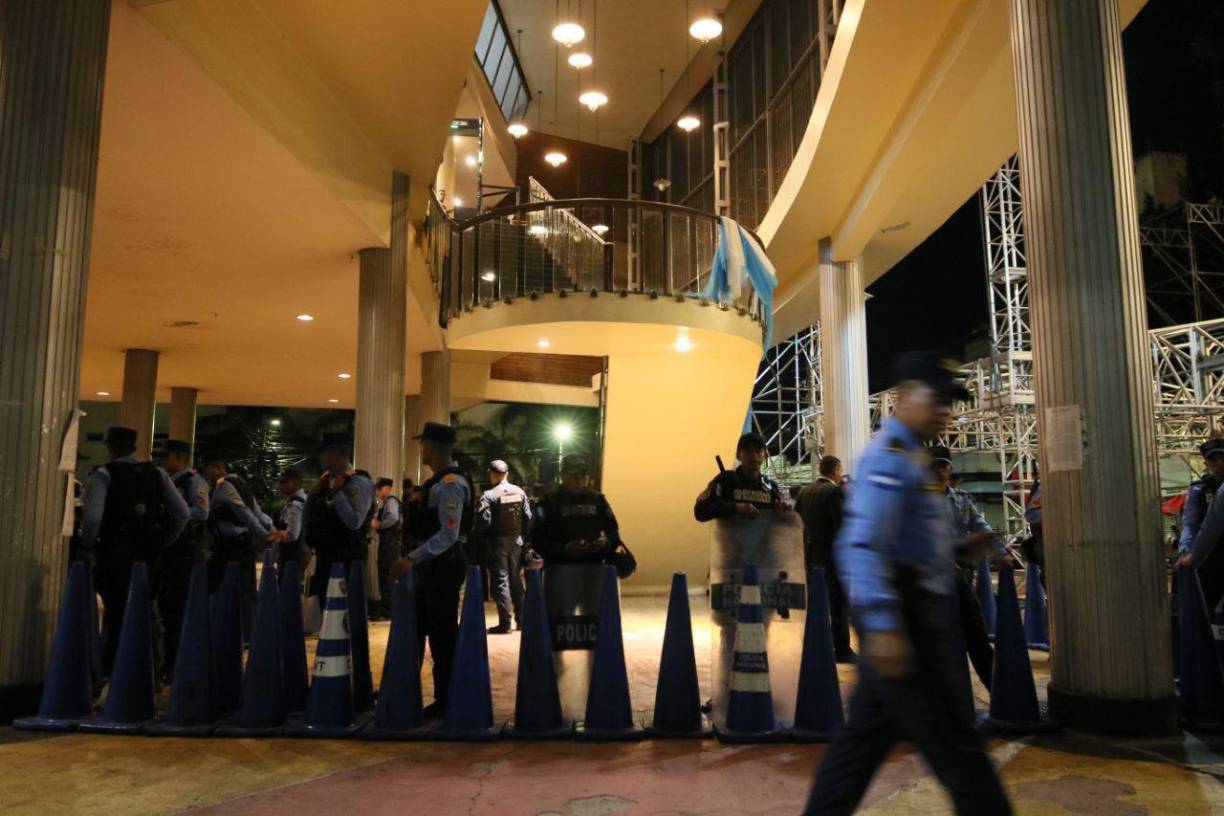 De acuerdo a la Constitución, el mandato de las actuales autoridades del Ministerio Público finaliza este 31 de agosto. Para mañana 1 de septiembre, ya deben estar electos tanto el fiscal general como el fiscal adjunto.