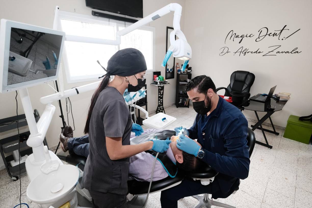 Alfredo, quien trabaja como mago en su tiempo libre, informó que en la clínica de San Pedro Sula también brindarán talleres de actualización en odontología, nutrición y estética.