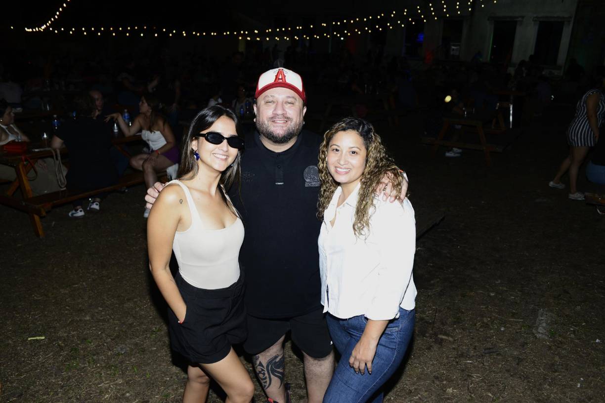 Gabriela Galeas, Allan Vallecillo y Raysa Escobar