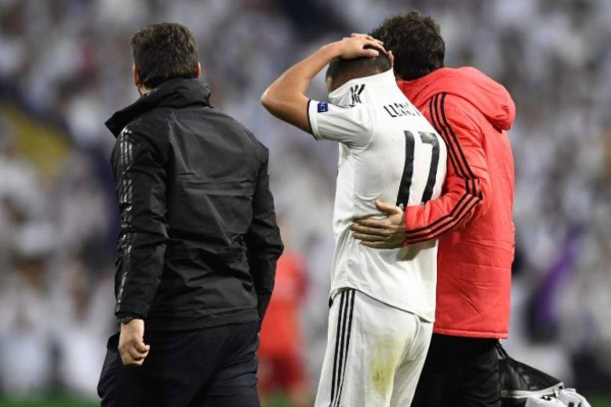 La tragedia siguió en el Real Madrid al minuto 29. El delantero Lucas Vázquez se retiró por lesión y no pudo contener el llanto.