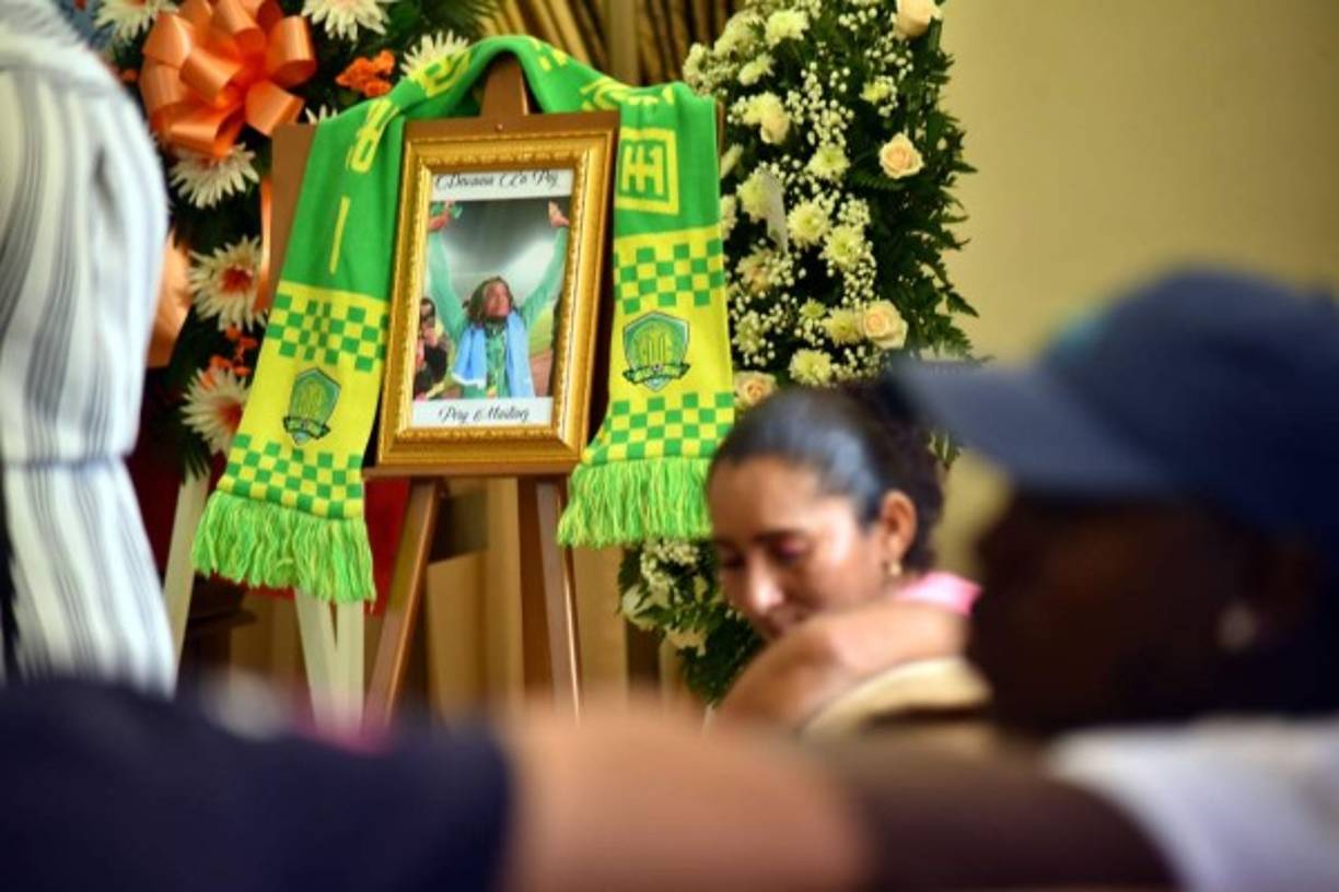 Walter Martínez fue un laureado futbolista catracho que inició su carrera en el Victoria (2001), luego pasó por el Vida (2005), Marathón (2006) hasta comenzar su aventura en el extranjero con el Beijing Guoan y Deportivo Alavés en España.