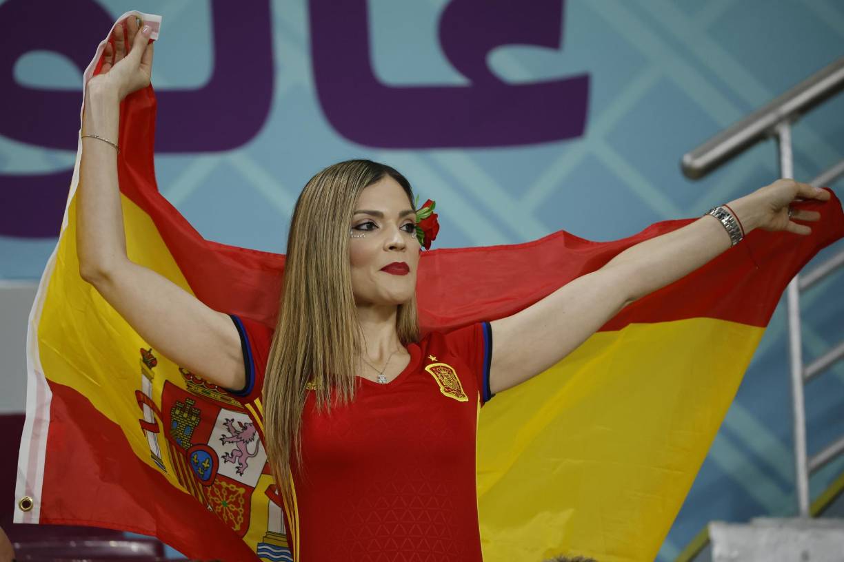 Esta bella española fue otra de las chicas que cautivó en el estadio.