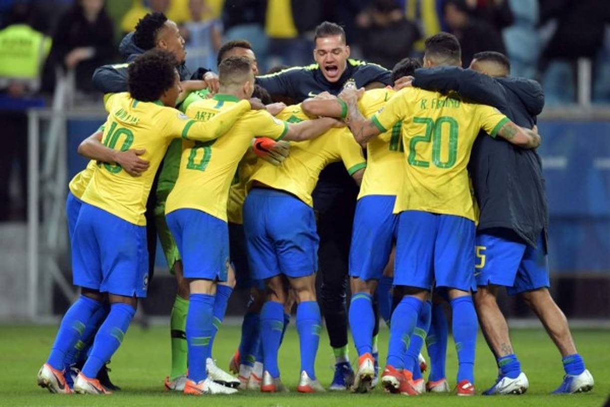 La celebración de los jugadores de Brasil tras lograr clasificar a semifinales de la Copa América 2019.