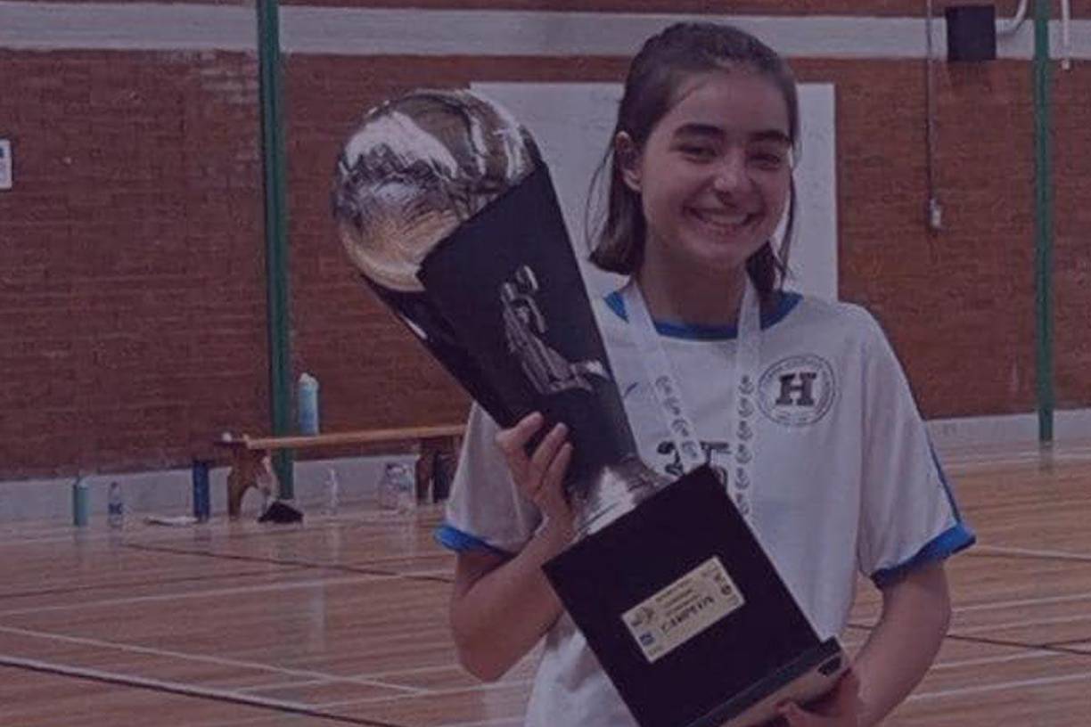 Tras ello, la mujer, quien es presidenta del Comité de Comunicación Interna de la Confederación Patronal de la República Mexicana (Coparmex), pidió ayuda a un vecino que, al entrar al domicilio, encontró a la joven muerta.