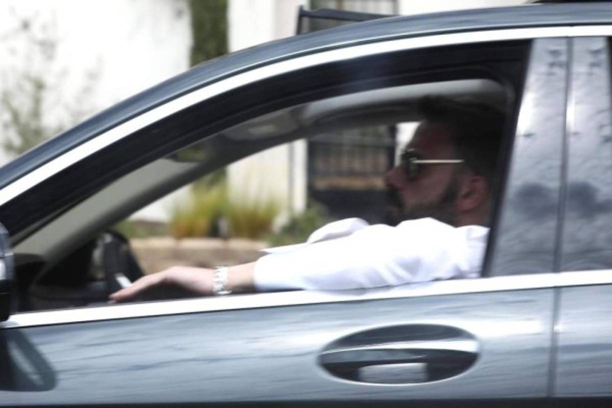 Esta semana, Ben Affleck fue visto salir de la mansión de su novia, Jennifer López, para dirigirse a un centro de rehabilitación en Malibú.<br/>Fotos: Grosby Group.