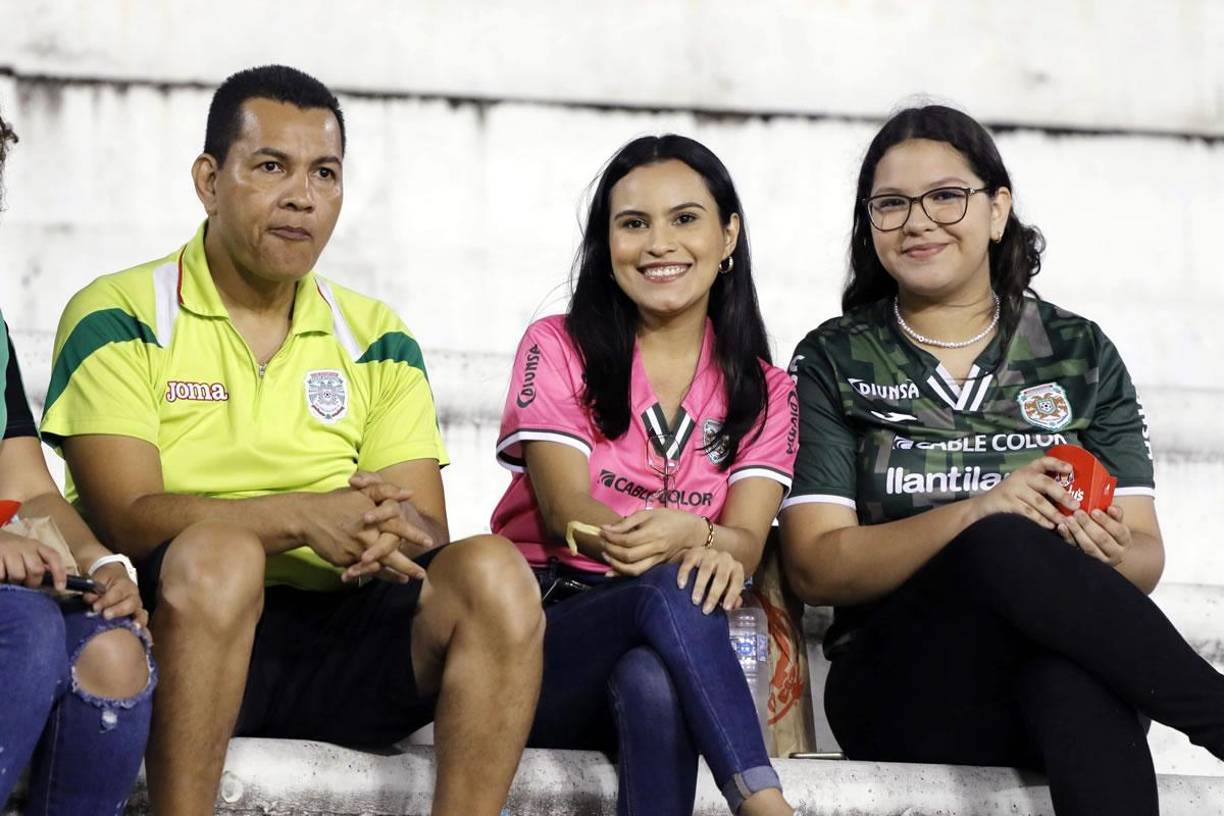 Lindas aficionadas del Marathón asistieron al estadio Olímpico para apoyar a su equipo ante Olimpia.