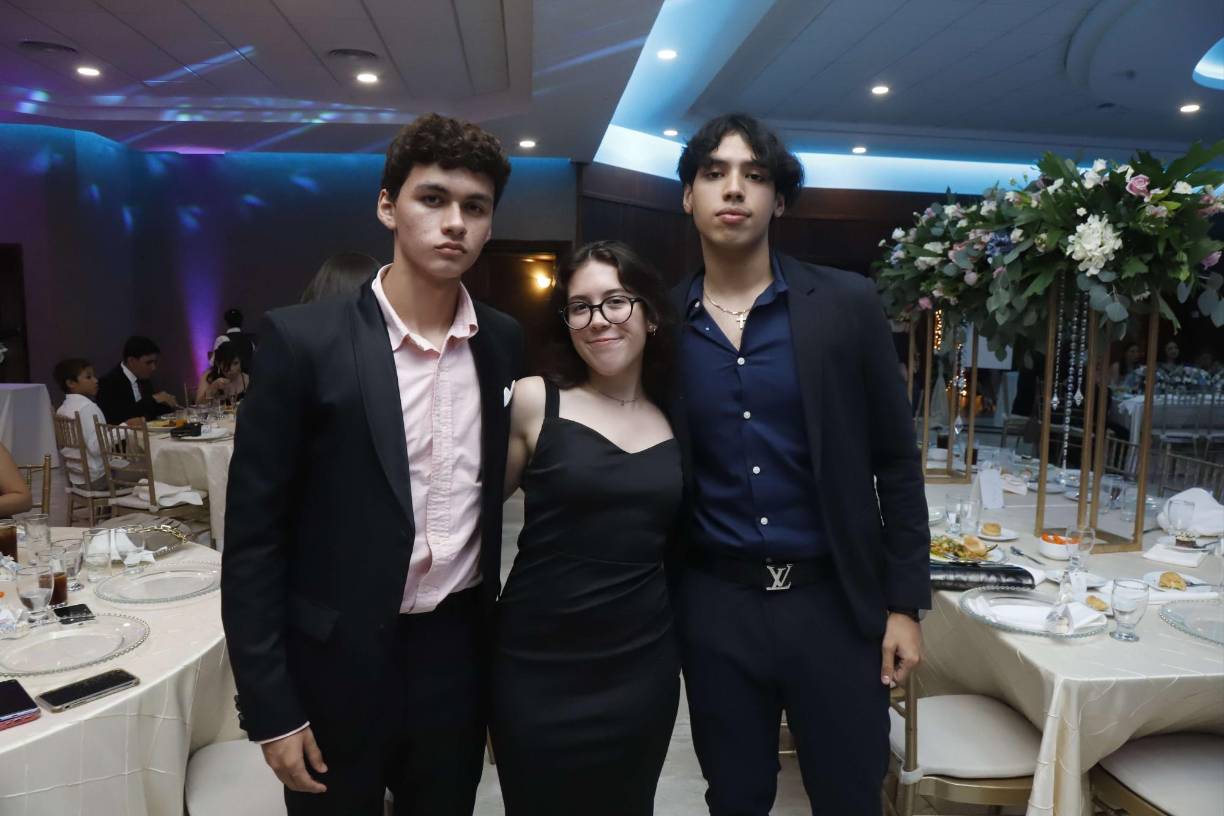 Fernando Canelo, Jimena Gamero y Elías Quezada