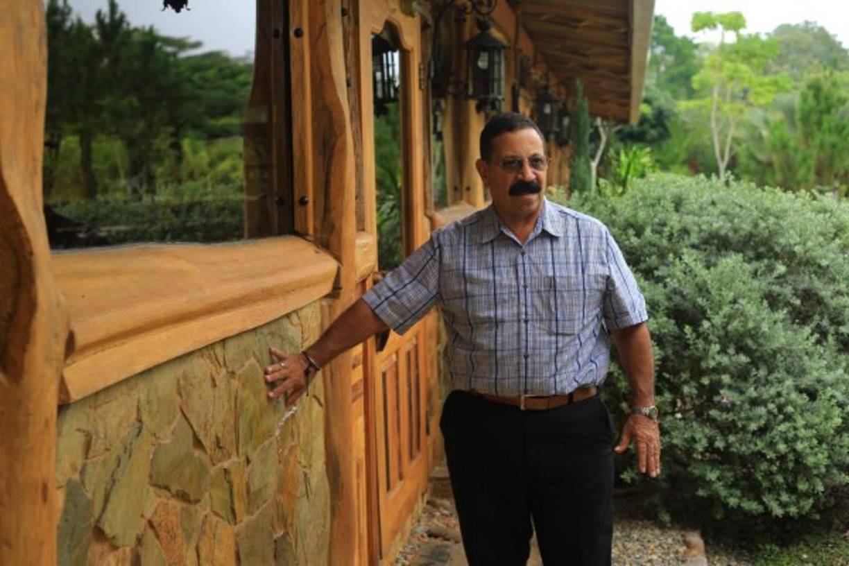 Cuatro mil árboles de diferentes especies sembrados alrededor del restaurante JR le ponen ambiente ecológico al lugar.