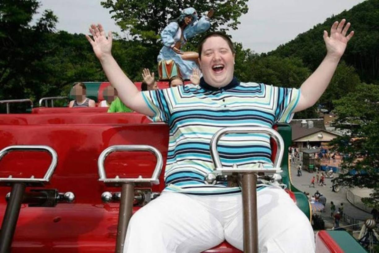 ¿Será esta la más insólita? Amy Wolfe es una mujer estadounidense que no pudo parar de subirse a una montaña rusa y, tras más de 3.000 paseos y 10 años de disfrute, decidió casarse con el objeto inanimado. “Lo amo tanto como las mujeres aman a sus maridos y sé que estaremos juntos para siempre”, declaró el día del enlace. Amy tiene una foto de la atracción en el techo de su habitación.