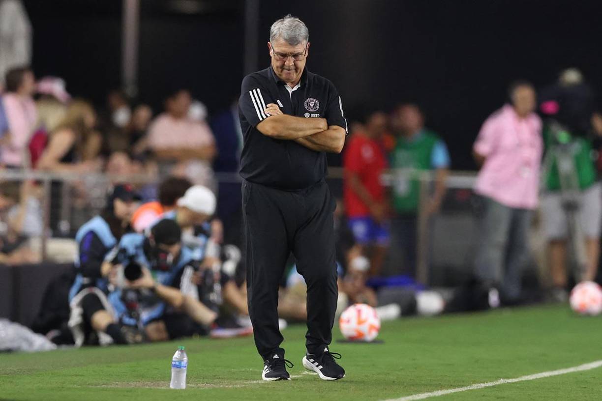 Gerardo ‘Tata’ Martino, cabizbajo en la dolorosa derrota del Inter Miami.
