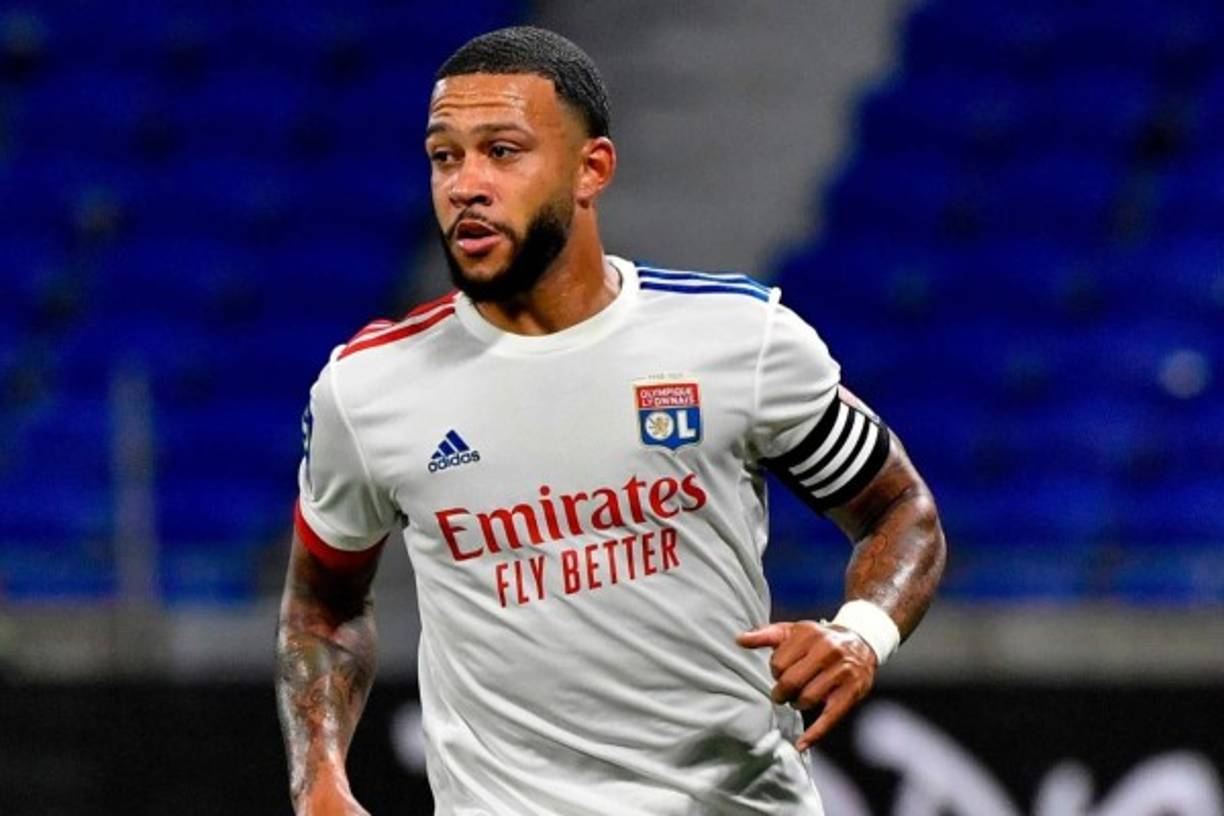 La Gazzetta dello Sport cuenta que el FC Barcelona tiene un duro rival en la puja por Memphis Depay y es el PSG. Según el tabloide italiano, Leonardo estaría interesado en una reunión personal con el crack holandés para alejarlo del Barcelona y convencerlo de irse a París.