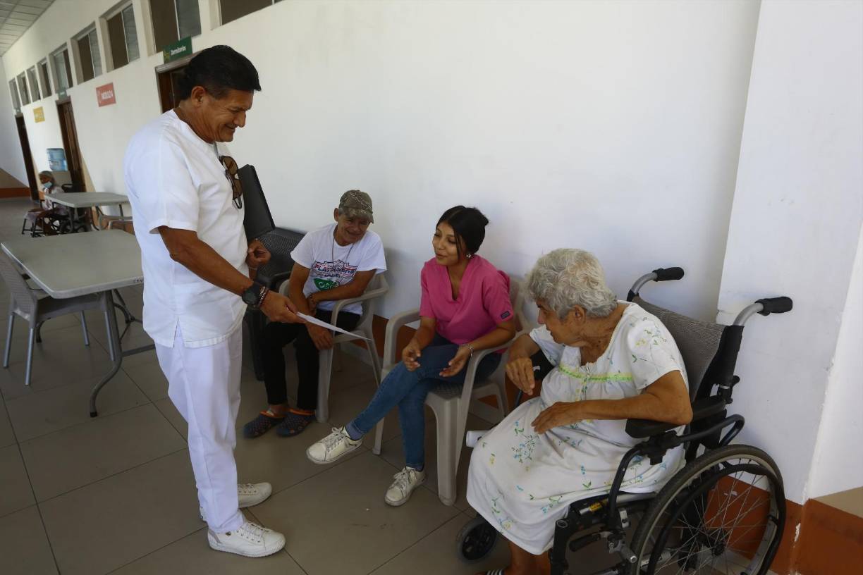 De su niñez también recuerda que creció en el barrio Las Palmas y que quería convertirse en médico.