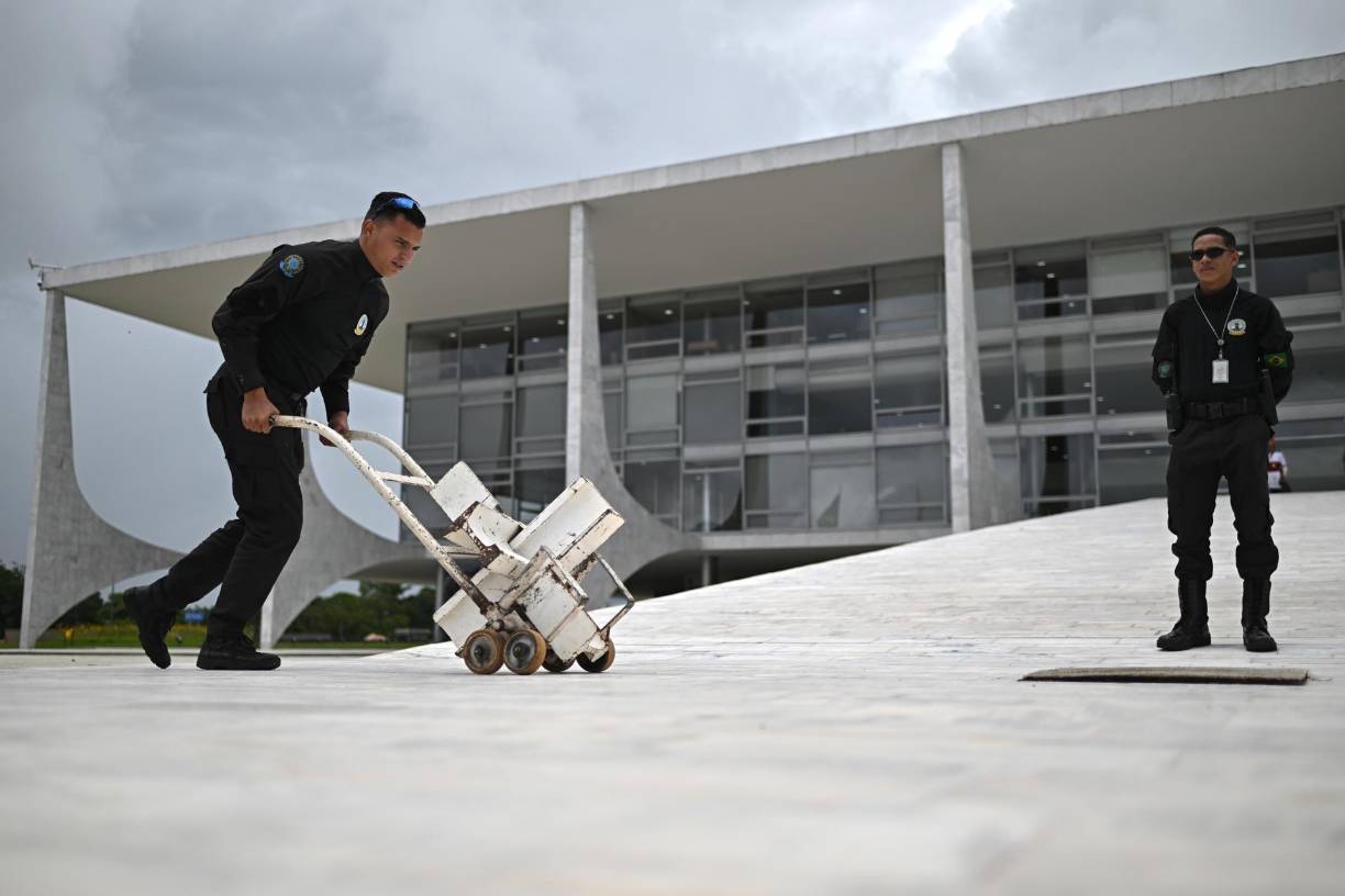 Rodrigues afirmó que para la cumbre ya se trabajaba con el nivel “más elevado” de seguridad, que incluye un amplio dispositivo con la participación de miles de efectivos de las Fuerzas Armadas. 
