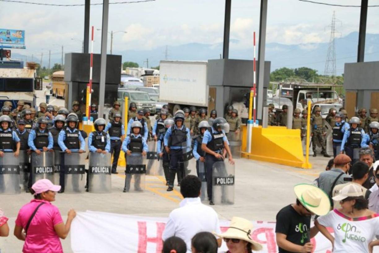 La Policía y militares están resguardando las instalaciones.<br/>