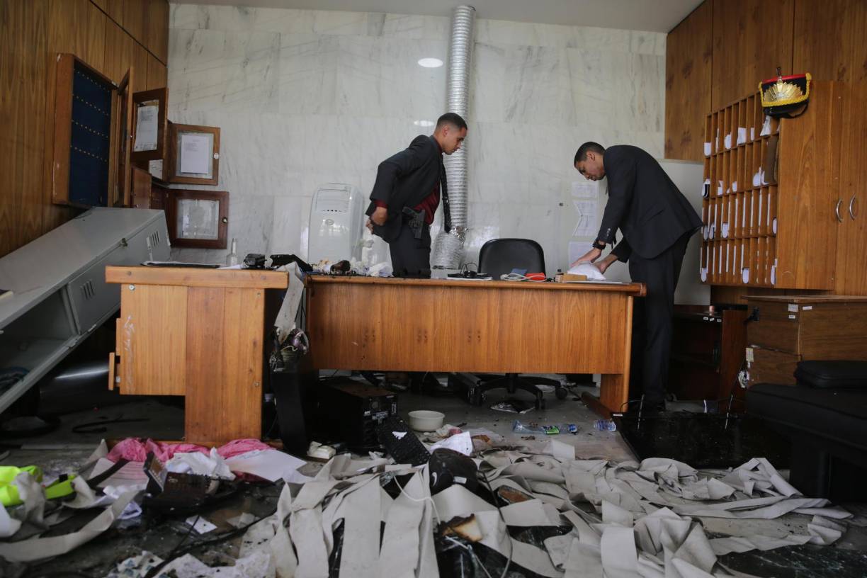 Cerca de 200 personas, según el ministro de Justicia, Flavio Dino, fueron detenidas por las autoridades y deberán responder ante la Justicia por los actos violentos de invasión y depredación de bienes públicos. 