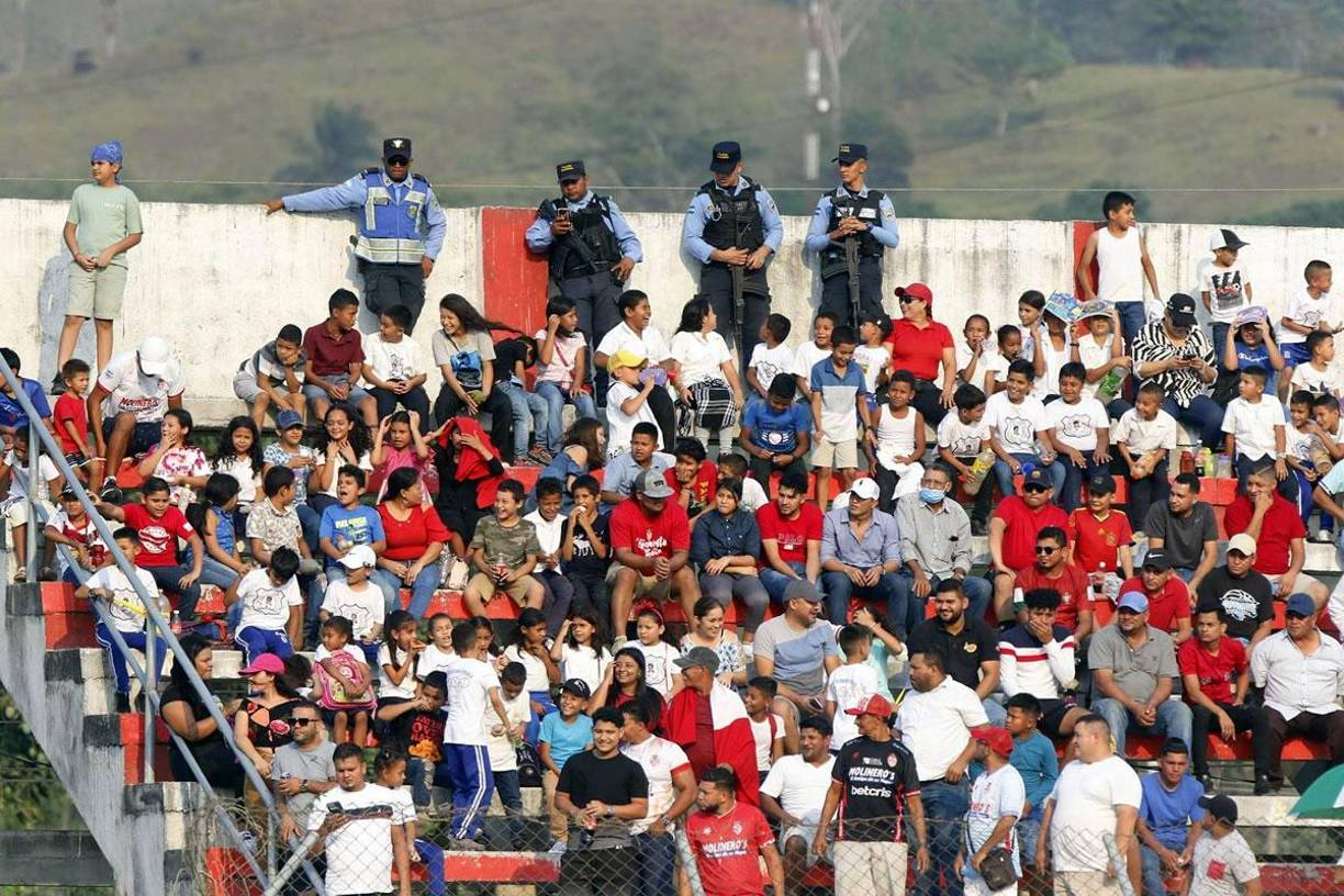 Los aficionados de la Real Sociedad asistieron al estadio Francisco Martínez Durón para el partido ante Honduras Progreso.