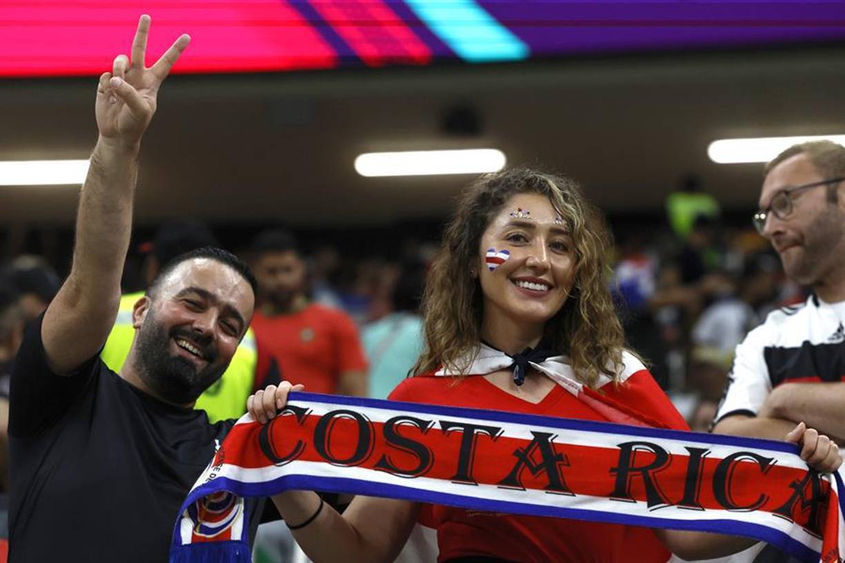 Estas son algunas de las chicas bellas que están pendientes del duelo ante Alemania.