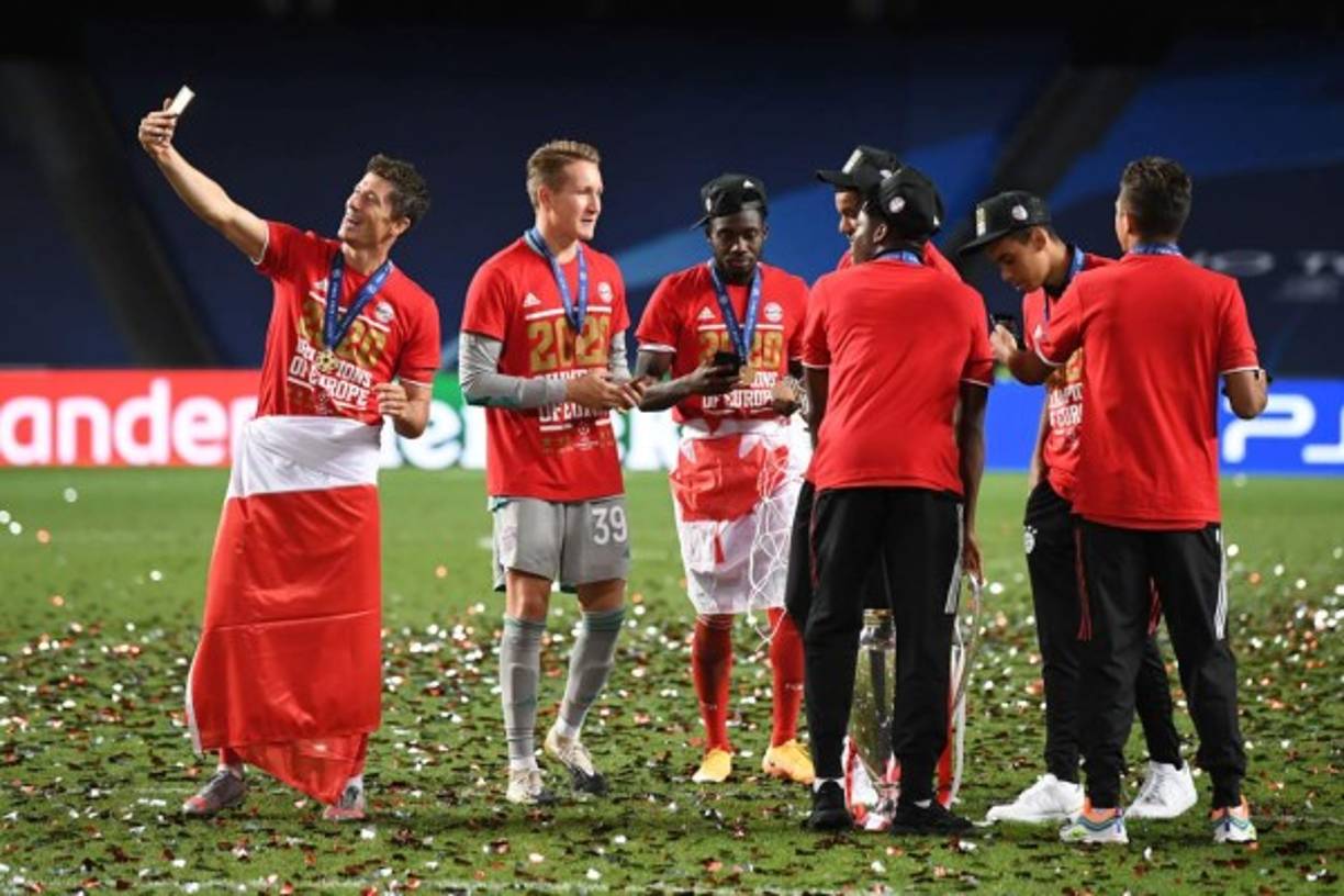 La selfie de Lewandowski con sus compañeros.