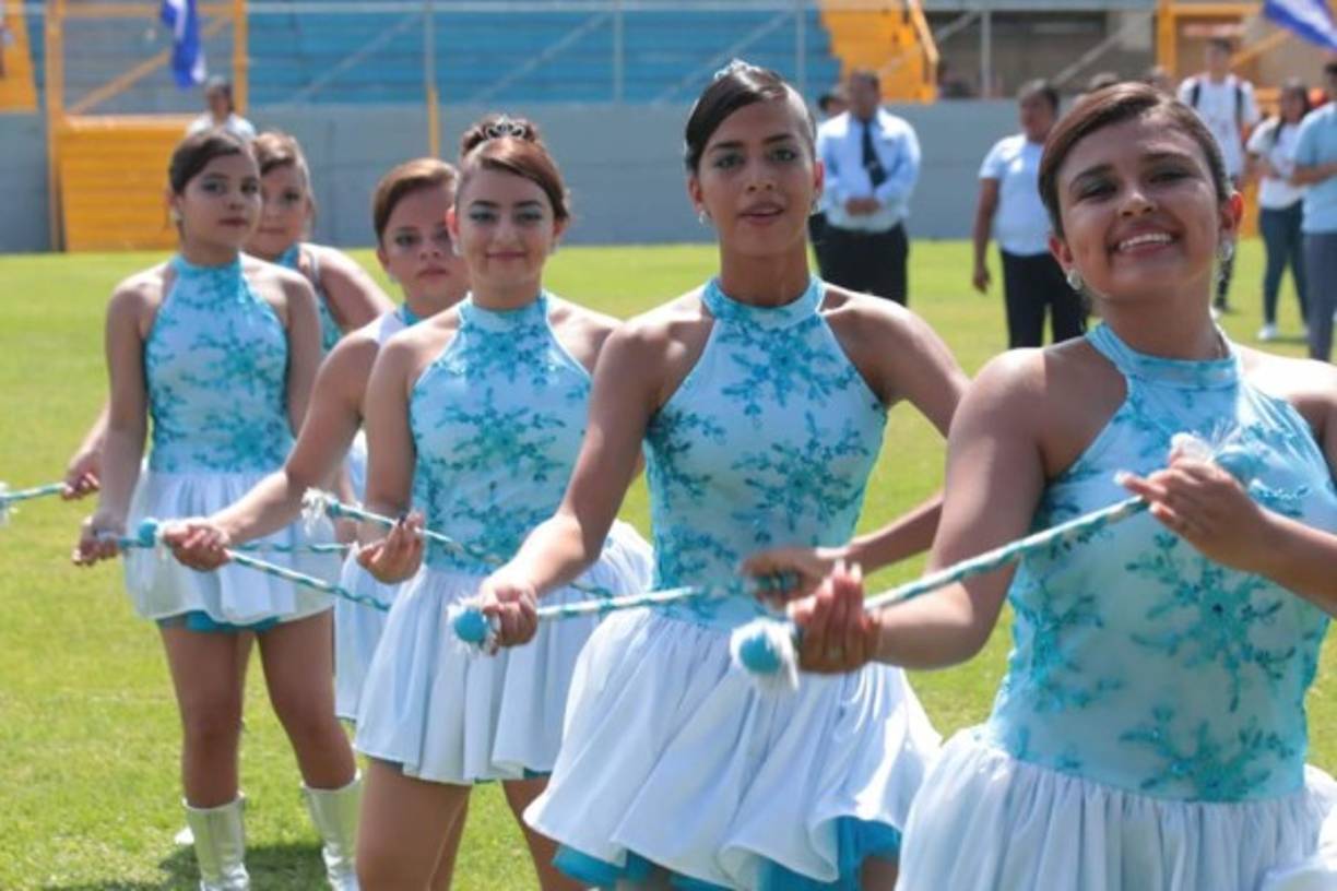 El cuadro de palillonas siempre se convierte en el atractivo en los desfiles.