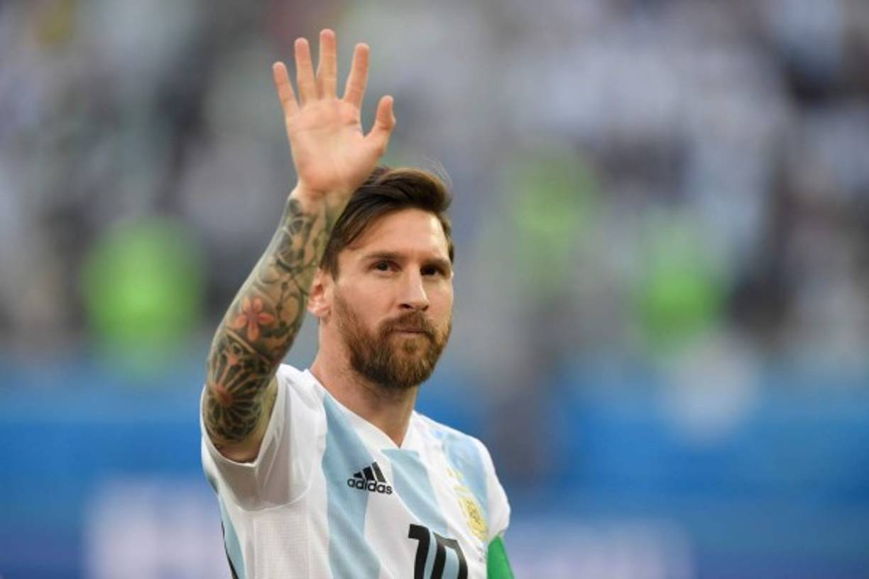 Messi saluda a su afición.