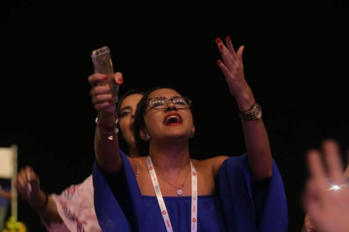 Ellos pudieron corear a todo pulmón los temas inolvidables de sus álbumes Fonseca (2002), Corazón (2006), Gratitud (2008), Ilusión (2011) y Conexión (2015).