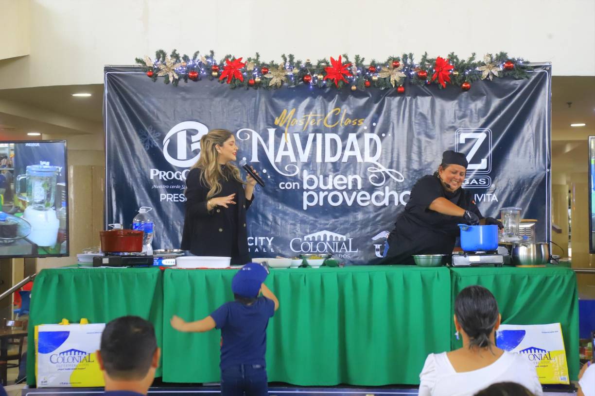 Las masterclass fluyeron en un ambiente tranquilo y cómodo, donde los exquisitos olores inundaron el espacio. “Navidad con Buen Provecho” se hizo como previa a las fiestas decembrinas, donde los tamales de cerdo y la pierna de cerdo (segundo platillo expuesto), forman parte de cada hogar. 