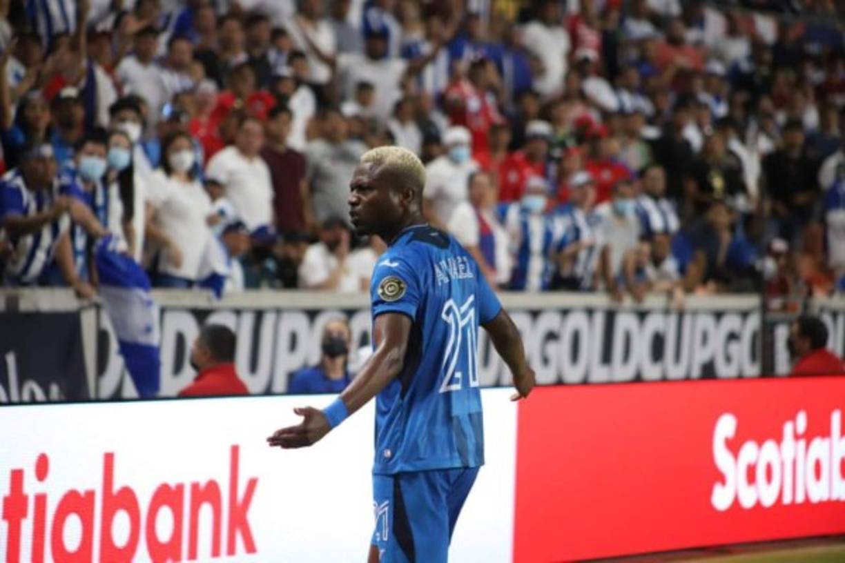 Kevin Álvarez: En esta ocasión pasaría a ser el lateral por la banda derecha luego de que ante Granada y Panamá fue central.