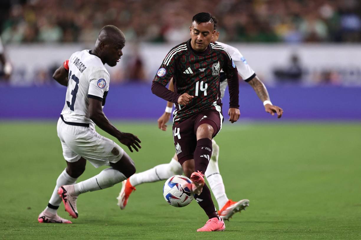 Tras el incidente, la FMF multó a Guillermo Ochoa, Giovani dos Santos, Javier Hernández, Carlos Salcido, Francisco Rodríguez, Gerardo Torrado, Pablo Barrera, Rafael Márquez, Enrique Esqueda y Héctor Moreno, mientras que Carlos Vela y Efraín Juárez fueron suspendidos seis meses.