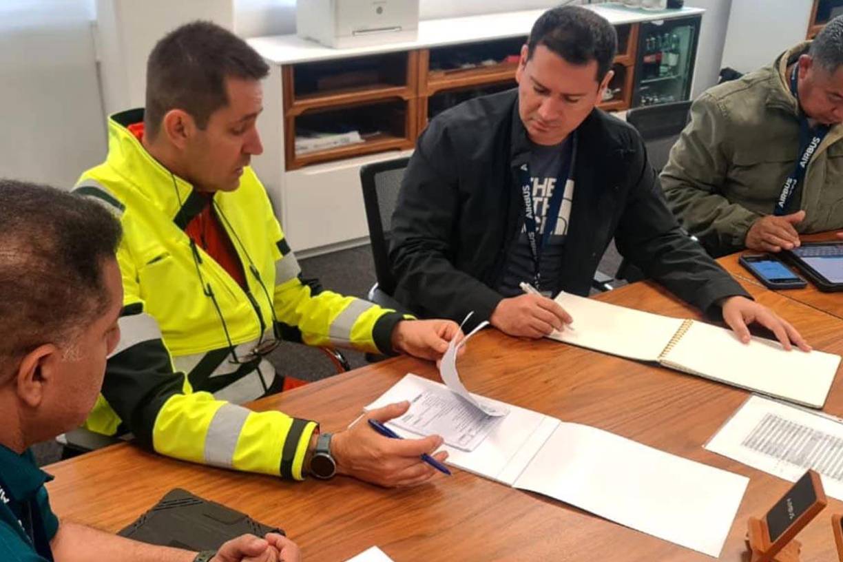 Los dos helicópteros van a ser parcialmente desarmados y en un barco serán traídos a Honduras.
