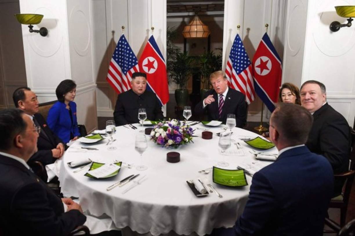 US President Donald Trump (C R) and North Korea's leader Kim Jong Un (C L) sit with others for a dinner at the Sofitel Legend Metropole hotel in Hanoi on February 27, 2019. (Photo by Saul LOEB / AFP)