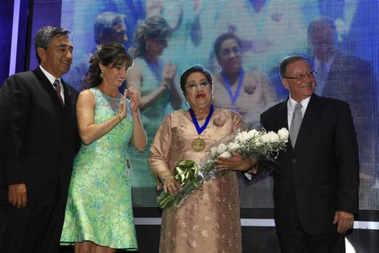 Rina Simón fue finalista del Premio Quetglas 2014. Ella es de La Ceiba.