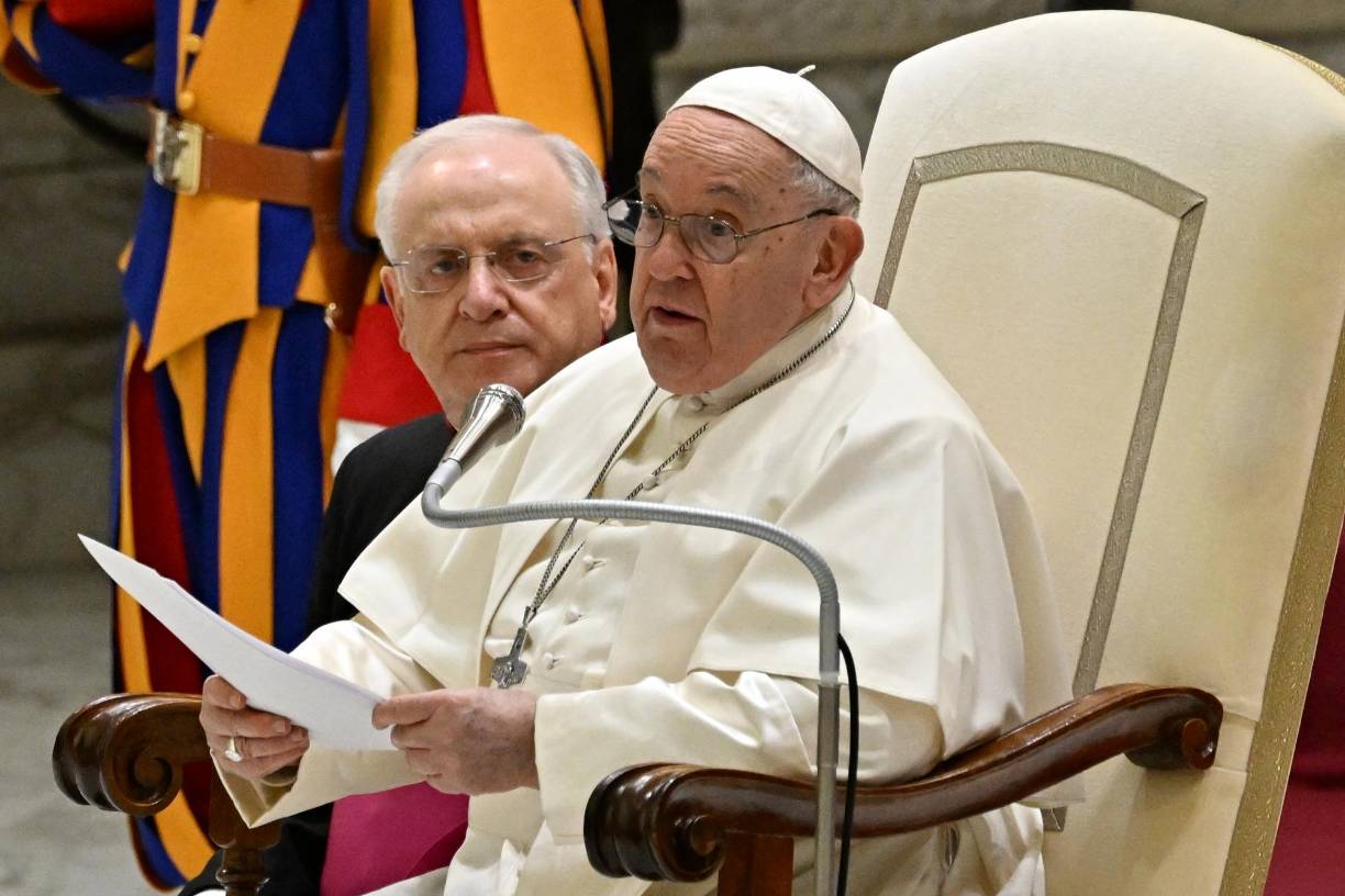Esta mañana, según informa Vatican News, Francisco acudió al Aula Pablo VI del Vaticano, muy cerca de su residencia personal, para participar en la fiesta organizada por el Dispensario Santa Marta, un centro pediátrico de la Santa Sede fundado hace un siglo, en 1922.
