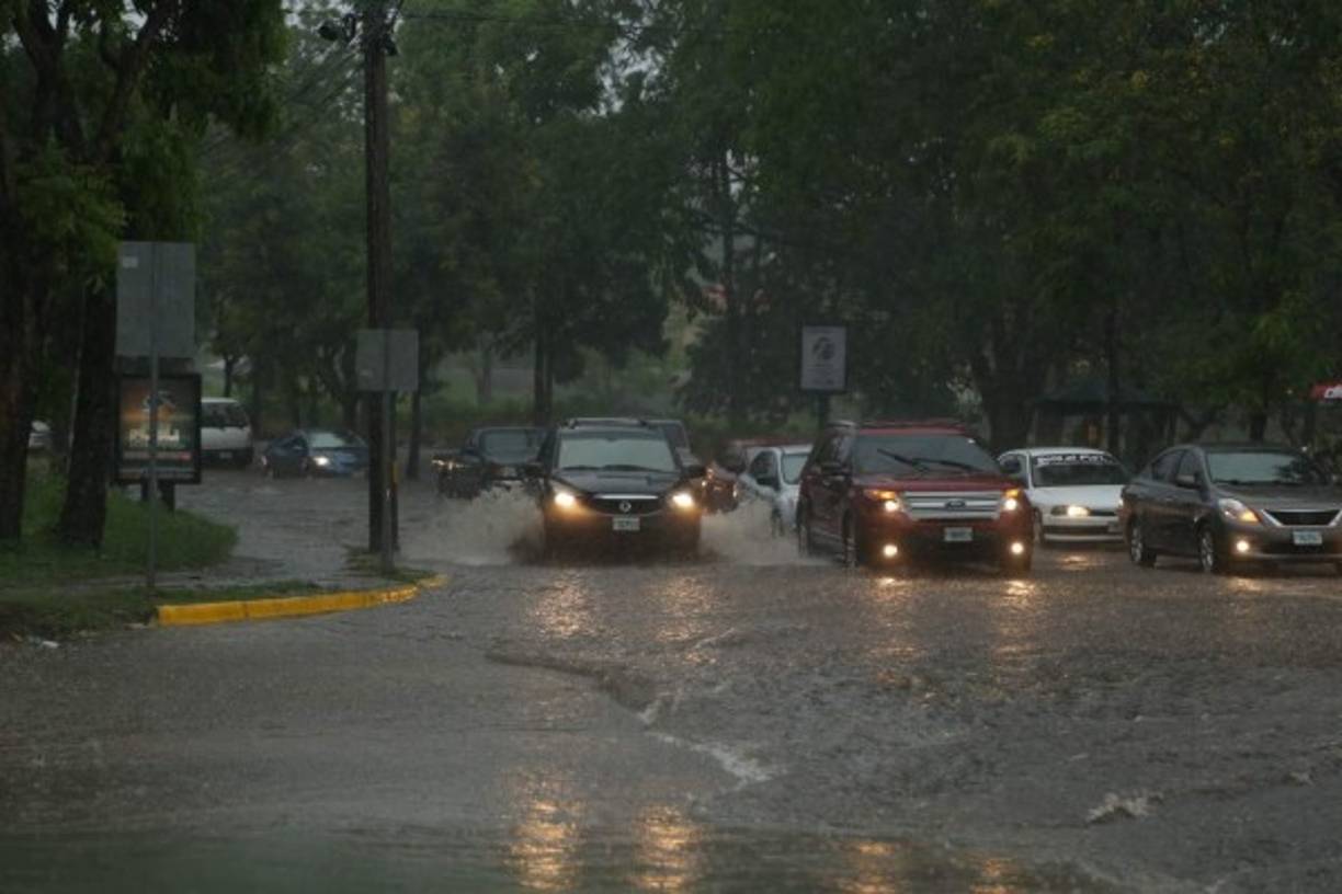 Las calles quedaron convertidas en ríos.