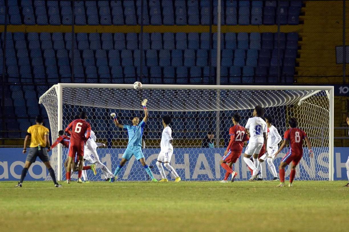 El momento del autogol de Brayan Vaquedano que adelantó a Panamá en el marcador 1-0 annte Honduras.