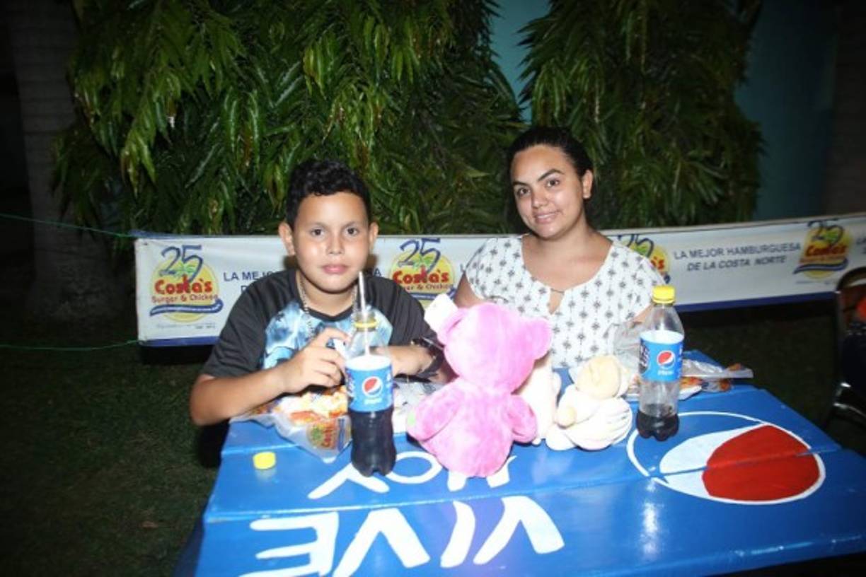 Chicos y grandes disfrutan de la Feria Juniana 2018 en las áreas Pepsi.