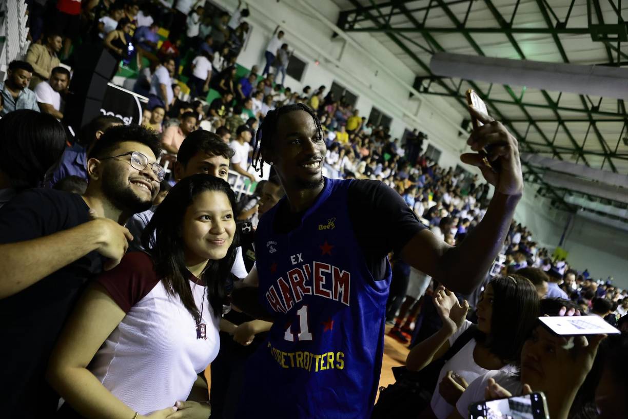 Angie Flores cautivó: Harlem Globetrotters y su gran show en Honduras