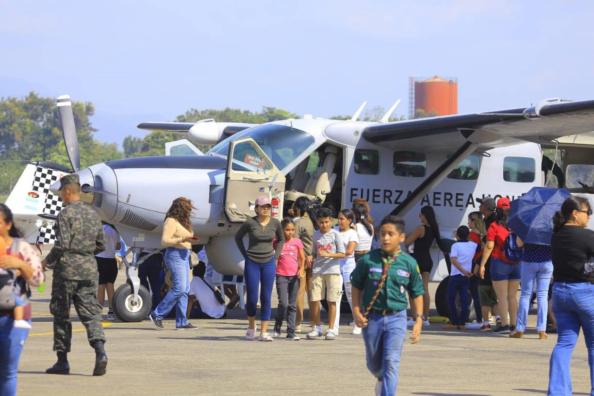 A las 10:00 am de este sábado arrancó el tradicional show aéreo de las Fuerzas Aérea Hondureña, un espectáculo sin precedentes.