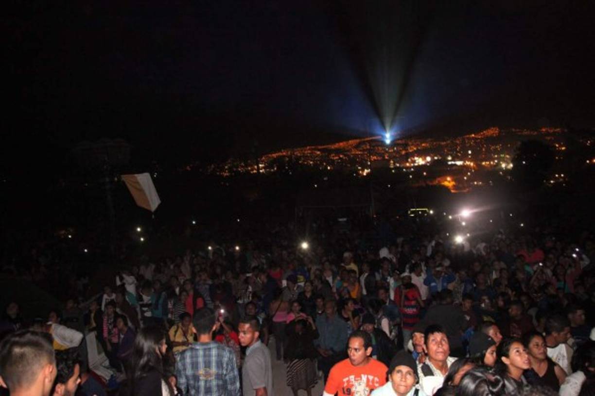 En la capital se vive una pasión religiosa en conmemoración al hallazgo hace 269 años de la imagen de María.