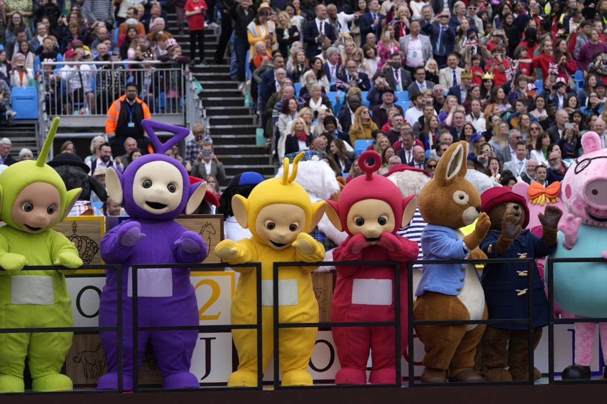 Los Teletubbies, Peter Rabbit y el Oso Paddington tuvieron su propia carroza para animar a los menores.