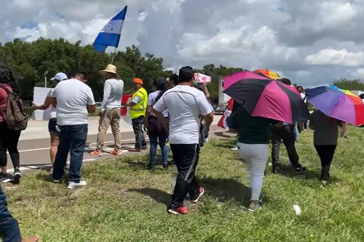 Organizaciones proinmigrantes de Florida se unieron este jueves a la protesta nacional “Un día sin inmigrantes” con un paro laboral y una marcha para resaltar las “consecuencias destructivas” de las políticas del gobernador del estado y candidato a las primarias republicanas Ron DeSantis.