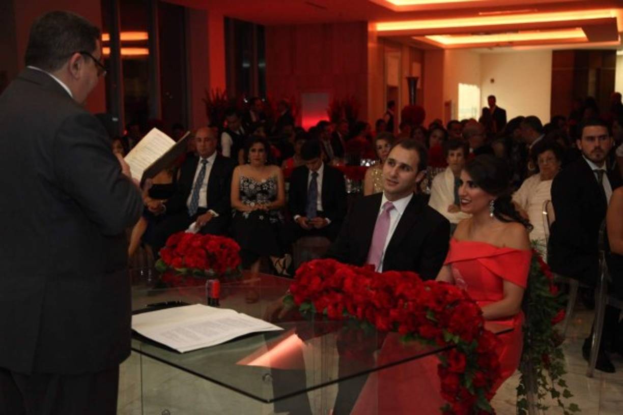 El abogado Afif Handal presidió el protocolo legal por el enlace civil Facussé Andonie.