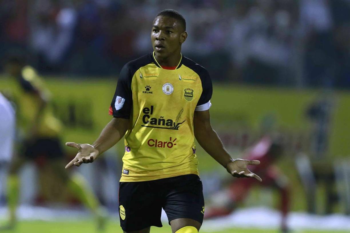 Yeison Mejía negó que ya haya renovado contrato con el Real España. Se conoció que el futbolista interesa mucho a los equipos capitalinos Motagua y Olimpia. Su agente, que es un familiar, está trabajando en su futuro. Parece que su futuro se aleja de la Máquina.