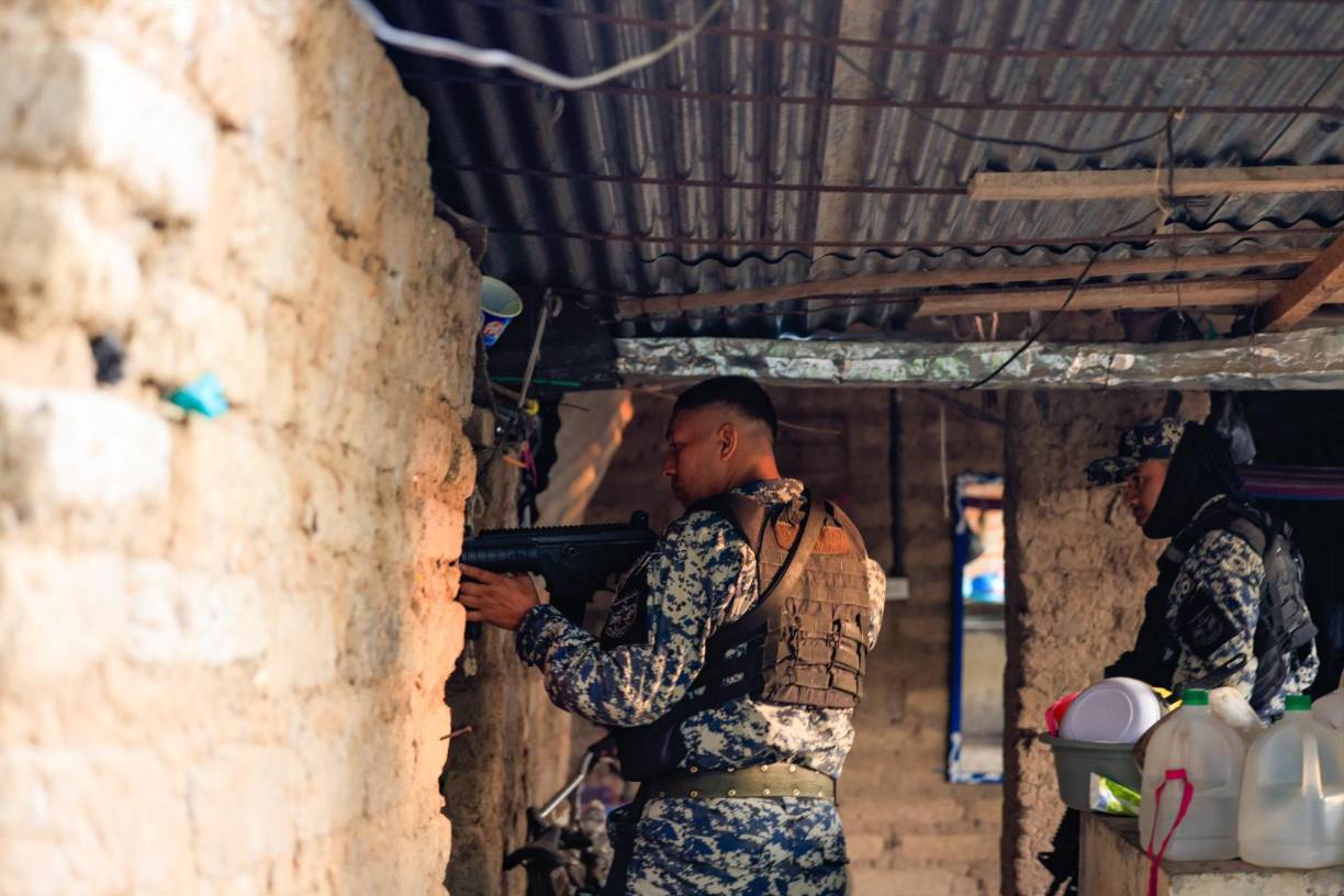 “Pagarán caro por el asesinato de nuestro héroe”, agregó el mandatario.