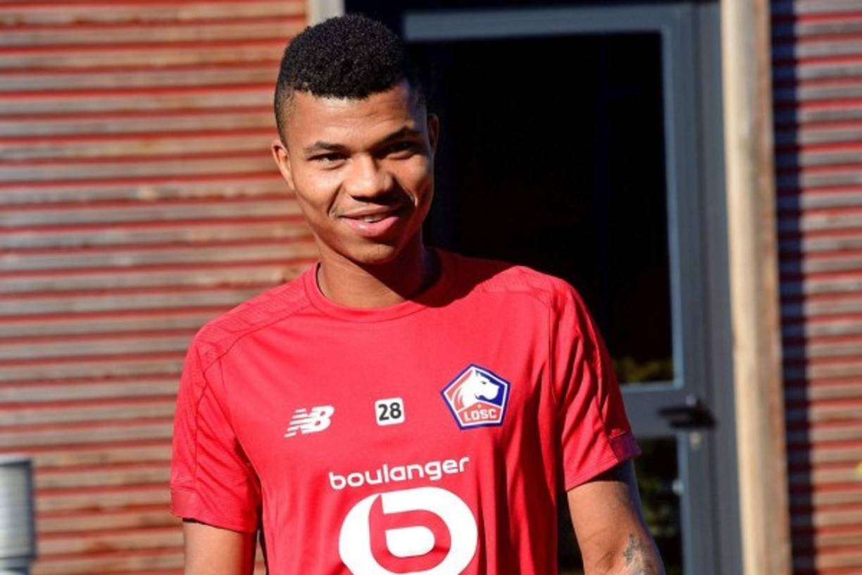 El Lille ha fichado al lateral zurdo mozambiqueño Reinildo Mandava por 3.000.000 €. Firma hasta junio de 2022.<br/>